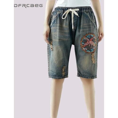 Plus Size Embroidery Knee Length Denim Pants Women 2019 Summer Casual Elastic Waist Vintage Capris Jeans Loose Short Jeans Femme