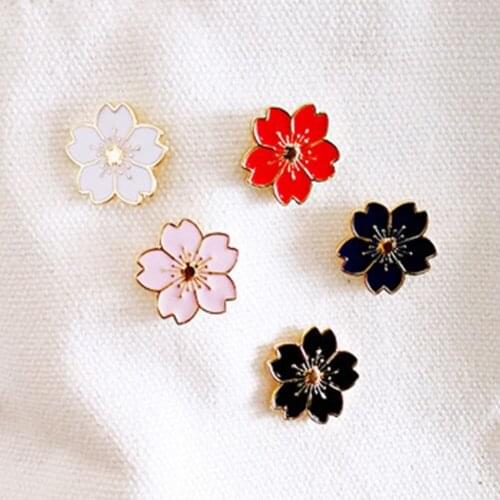 Creative Flower Enaml Pins Daisy Rose Sweet Cherry Blossom Brooch Pink Flower Button Badges Denim Jeans Bag Female Accessories