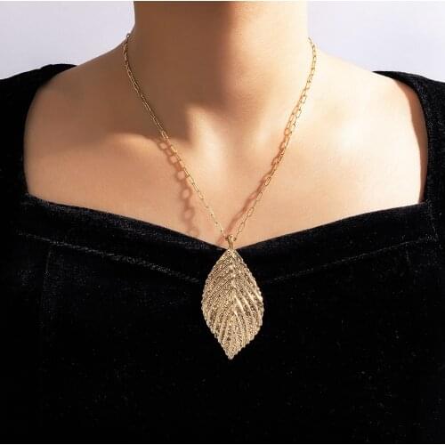 Fashion Metal Geometric Necklaces Womens Bohemia A Single Layer National Wind Golden Leaves Pendant Necklaces Jewelry for Girls