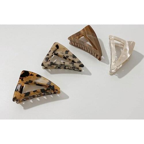 New Woman Triangle Hair Claws Hair Accessories Chic Barrettes Hair Clips Hairpins Ladies Hairgrip Headwear Girls Ornaments Crab