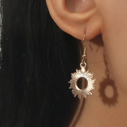 Fashion Trend Gold Color Sunflower Drop Earrings for Women Geometric Metal Hollow Sunflower Earrings Trendy Jewelry Gifts
