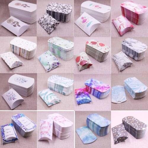50pcs Newest DIY Design Pillow Box Paperboard Retro Style Candy Packing Ring Display Letter Thank You Love Picture 8x5.5x2cm Box