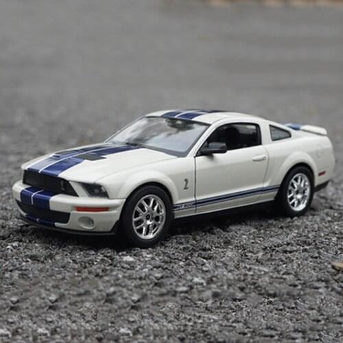 WELLY 1:24 2007 Shelby Cobra GT500 Car Model Alloy Sports Car Diecast Metal Vehicle for Kids Decoration Collection
