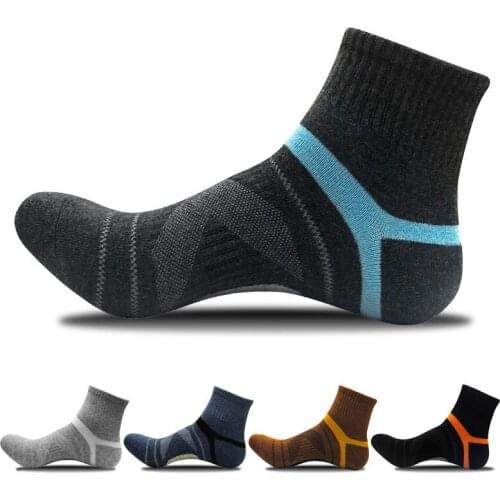 New Men Cycling Cotton Sock Breathable Outdoor Basketball Socks Protect Feet Wicking Bike Running Football Sport Socks Black