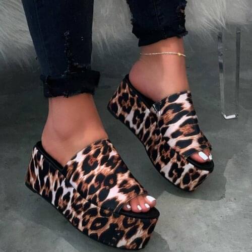 Outdoor Beach Flip Flop Summer New 2020 Women High-heeled Flat Non-slip Slippers Waterproof Platform Durable Sandals