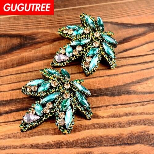 GUGUTREE embroidery beaded maple leaf patches leaf patches badges applique patches for clothing SK-151