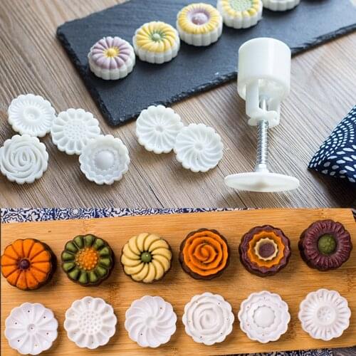 Cake Decorating Tools 6pcs/set Flower Shaped Mooncake Mold 50g Cake Mold Hand Pressure Fondant Moon Cookie Cutter Baking Tool