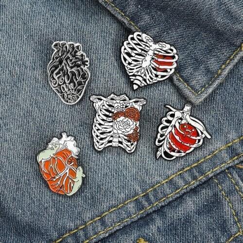 Love Even Dead Enamel Pins Custom Rib Cage Rose Heart Brooch Lapel Badge Bag Gothic Punk Jewelry Gift for Friends Wholesale