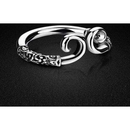 New fashion sterling silver ring. Solid 925 silver curse ring. Woman with golden silver ring adjustable size. Fashion jewelry