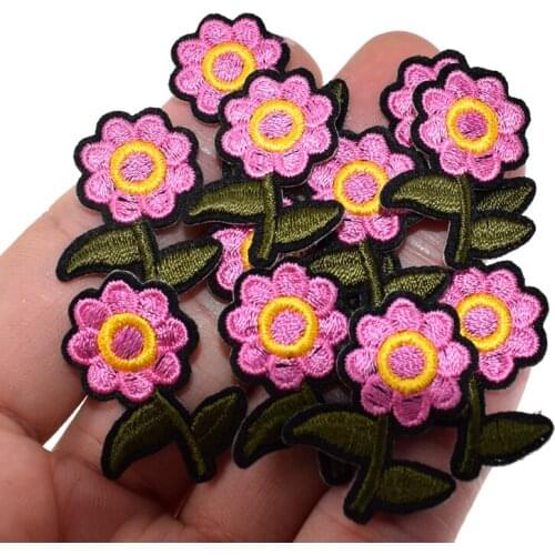 10Pcs Small Embroidered Iron On flower patch Badges Leaf Daisy Flowers Appliques For Bag Hat Clothes Craft Decoration 3.0cm