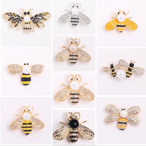 10 Colors Choose Rhinestone Bee Brooches for Women Pearl Honeybee Pins Fashion Silk scarf shirt Insect Accessories Good Gift