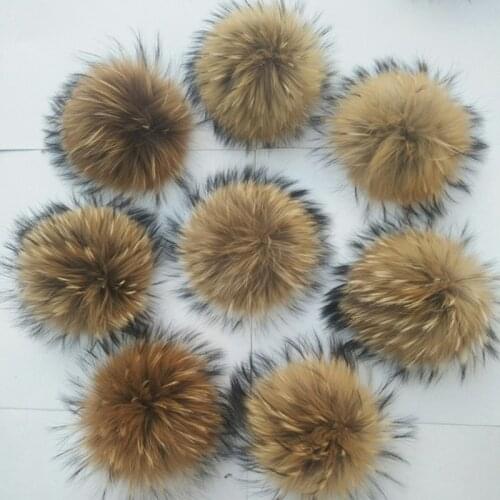 Wholesa Really Natural Animal Raccoon Hair Ball 12/15cm Large Pompom With Buckle Brooch Pin Beanies Knitted Hat Caps Accessories