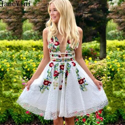 JaneVini 2021 Newest Deep V Neck Short White Floral Homecoming Dresses Lace Sexy Backless Pearls Embroidery Robe Cocktail Dress