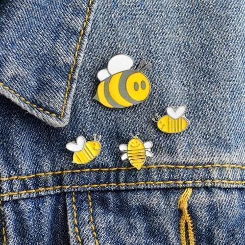 4pcs/set Enamel Animal Pins Smiling Honey Bee Insect Brooch Denim Jacket Pin Buckle Shirt Badge Bag Lapel Jewelry Gift for Kids