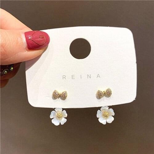 Shell flower water diamond earring vogue C type temperament is contracted and sweet earring is acted the role of female