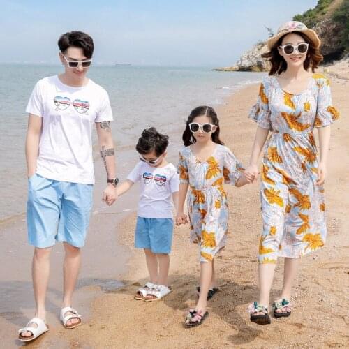 Summer Family Matching Outfits Mom Girls Long Leaves Dresses Dad Son Boys T-Shirt+Shorts 2PCS Sets Vacation Couple Beach Clothes