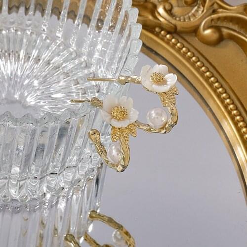 Sweet Elegant Whtie Shell Flower Earrings For Women Simple Cute Party Accessoreis Girl Student Good Gift