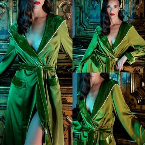 Designer Sleepwear Velvet & Satin Pearls Women Winter Bathrobe Comfortable One Piece Nightgown with Sash Robe De Mariée