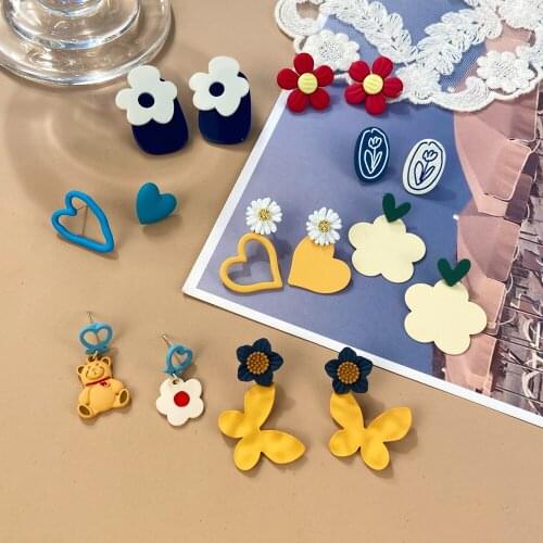 Korean Style Cute Small Flower Stud Earrings For Women Sweet Statement Spray Paint Metal Flower Earring Party Birthday Jewelry