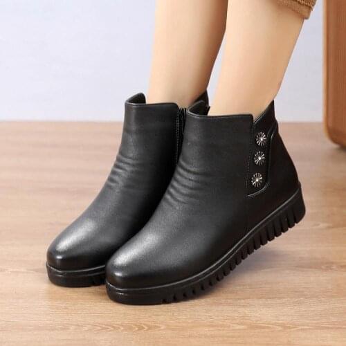 Winter snow womens short ankle boots low-heeled plush leather boots plus size light non-slip mother womens plush snow boots