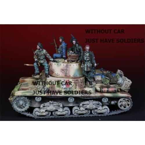 1/35 The Italian Crew, FIGURES 4 man WITHOUT CAR toy Resin Model Miniature resin figure Unassembly Unpainted