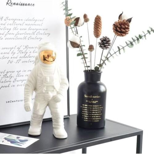 Creative astronaut vase Ceramic Vase for Tabletop Space man sculpture home decoration accessories modern Living room decoration
