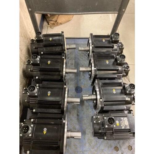 SGM7G-20AFC61 SERVO MOTOR , used in good condition . 80% appearance new , good working , free shipping