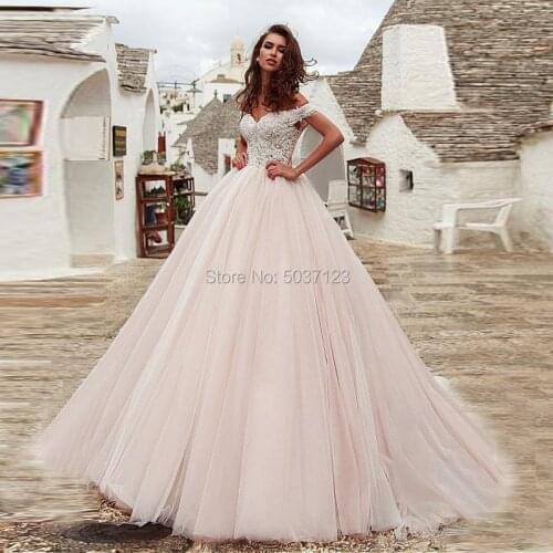 Pink Off the Shoulder Ball Gown Wedding Dresses Vestido De Noiva Sweetheart Lace Appliques Button Illusion Bridal Wedding Gown