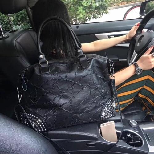 Leather Womens Tote Bag Casual Sheepskin Rivet Handbag 2021 New Soft Leather Joker Shoulder Messenger Bag Fashion Portable Bags