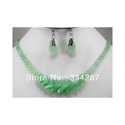 Charming! Green jades Necklace Earring set