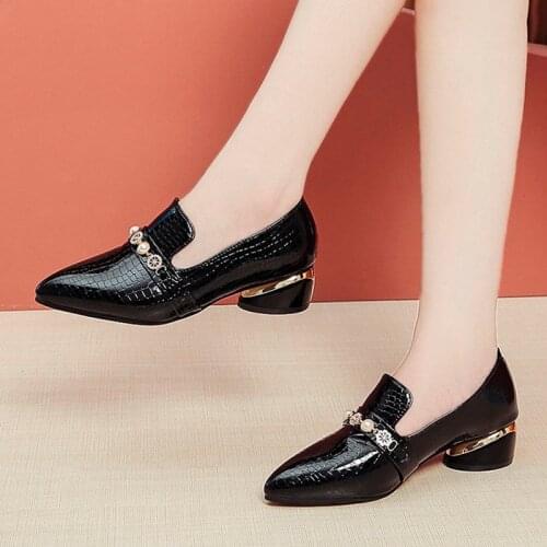 Spring Office Lady Shoes Woman Patent Leather Dress Shoes Snake Pearl Ladies Shoes Pointed Toe Boat Shoes zapatos mujer