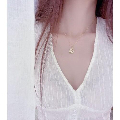 Korean version of exquisite micro-set zircon flashing four-leaf clover lucky girl temperament short necklace chain clavicle chai