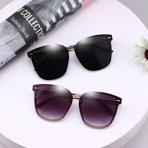 Vintage Retro Round Sunglasses for Women Men with UV Protection Fashion for Beaches