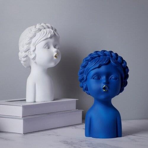 Modern Cute Resin Kameni Girl Adornments Office Store Hotel Furnishing Decoration Home Livingroom Desktop Figurines Accessories