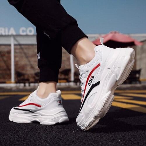 Spring and autumn new mens shoes, lightweight and comfortable casual shoes, breathable mesh, trendy white, climax shoes