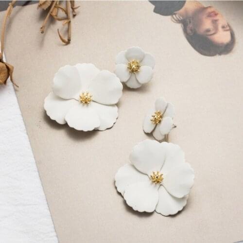 Fashion Korean Style Cute White Big Flower Stud Earrings For Women Jewelry Ladies Metal Spray Paint Earring Accessories Brincos