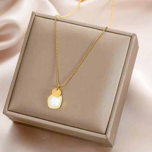 New Light Luxury Irregular White Shell Pendant Beads Chain Women Necklaces High Fashion No Fade Gold Color Female Party Jewelry