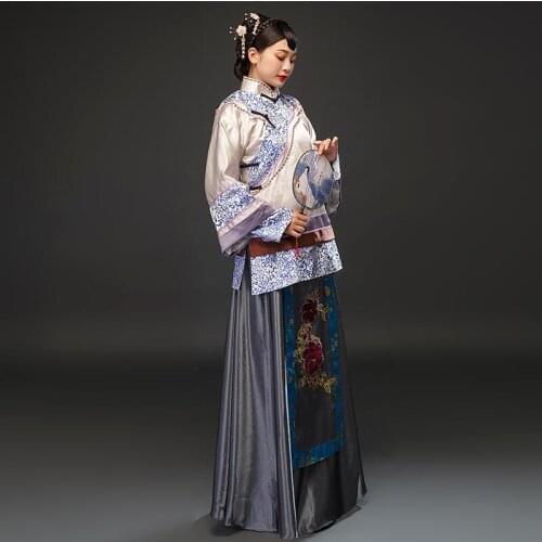 The drama groups vintage Qing Dynasty show he fu young luxury rich ladys traditional dignified ancient costume film TV