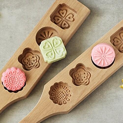 Wooden 4 Flower Cute Muffin Mooncake Handmade Soap Mold Cake Biscuit Chocolate Candy Mould DIY For Home kitchen