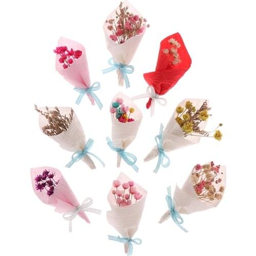 A bouquet of flowers 1/12 Dollhouse Miniature Holding Flowers Bouquet Classic Toys Furniture Toys House Decor Random Color