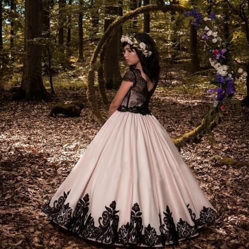 Flower Girl Dresses for Wedding Black Lace Short Sleeve Appliques O-Neck Girls First Communion Gowns Princess Dress for Birthday