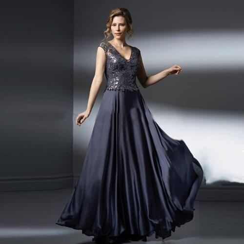 New Arrival Gorgeous Dark Navy Lace Mother of the Bride Dresses 2021 Cap Sleeves V Neckline Wedding Guest Gowns Illusion Back