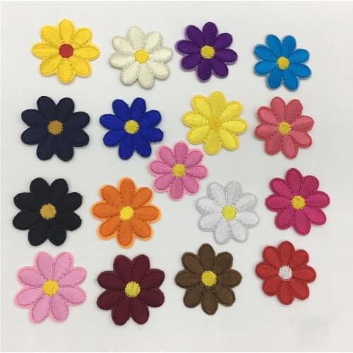 Fashion Style Small Daisy Flower Sticker Embroidery Hot Melt Adhesive Patch Decoration Clothes Pants Ironing Patch Accessories