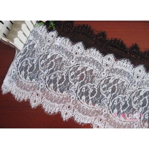 2015 New Hot Sale 3 Yardss per Lot 33cm Width Classical Design Full Dress Eyelash Lace Soft Black / White French Lace Fabric