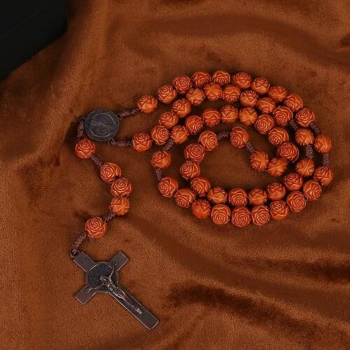 Vintage Imitation Wood Rose Bead Rosary Saint Benedict Tag Necklace Jesus Christ Cross Necklace Religious Prayer Supplies Gift G