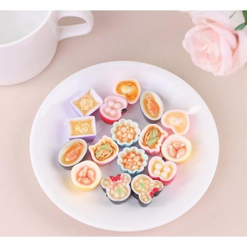2Pcs Dollhouse Kitchen Simulation Resin Miniature Food Model Small Ornaments Pretend Play Doll Food Toy