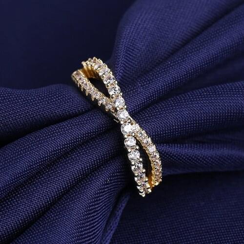 Womens Fashion Simple Style Wave Rings Cubic Zirconia Stone Inlaid Twisted Curve Finger Ring Female Trendy Wedding Jewelry Gift