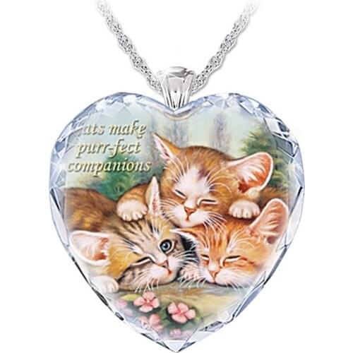 Exquisite and Beautiful Cat Pattern Necklace, Heart-Shaped Crystal Pendant Necklace