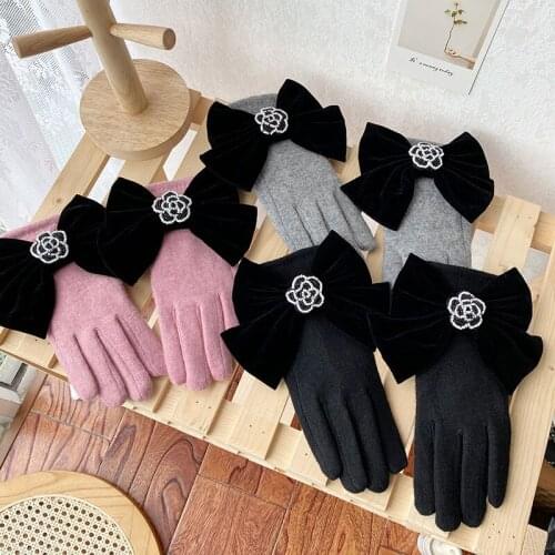 Korean Winter Gloves For Women Velvet Bow Beading Flower Decor Warm Cashmere Touch Screen Gloves Mitten Female Driving Gloves