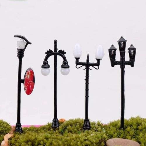 1pcs Miniature Streetlights Cute Resin Crafts Decorations Fairy Gnome Terrarium Christmas Party Garden Gift Random Style